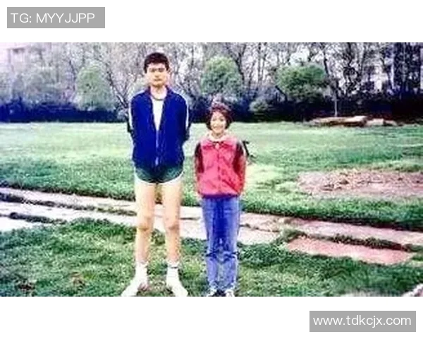 姚明小学时期的奋斗与成长故事：从篮球少年到世界巨星的启航之路