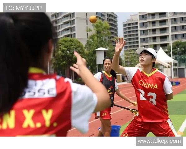 深圳网球队的团队协作之道：如何在赛场上实现完美配合与默契合作